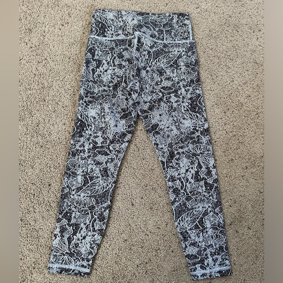 Athleta 3/4 leggings - Picture 4 of 5